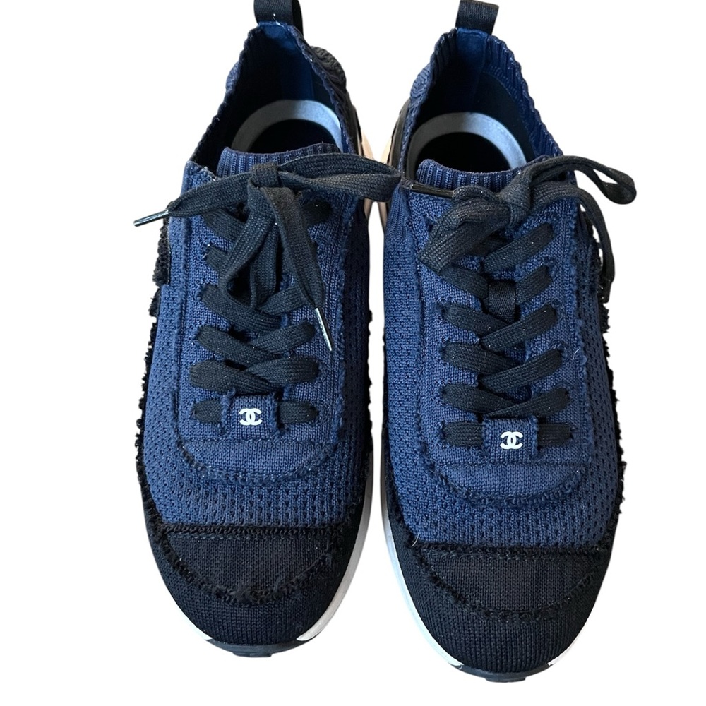 🌺 CHANEL Blue and Black Knit and patent leather Lace-Up Sneakers